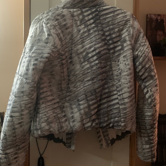 Under Armour coat - Picture 7 of 7